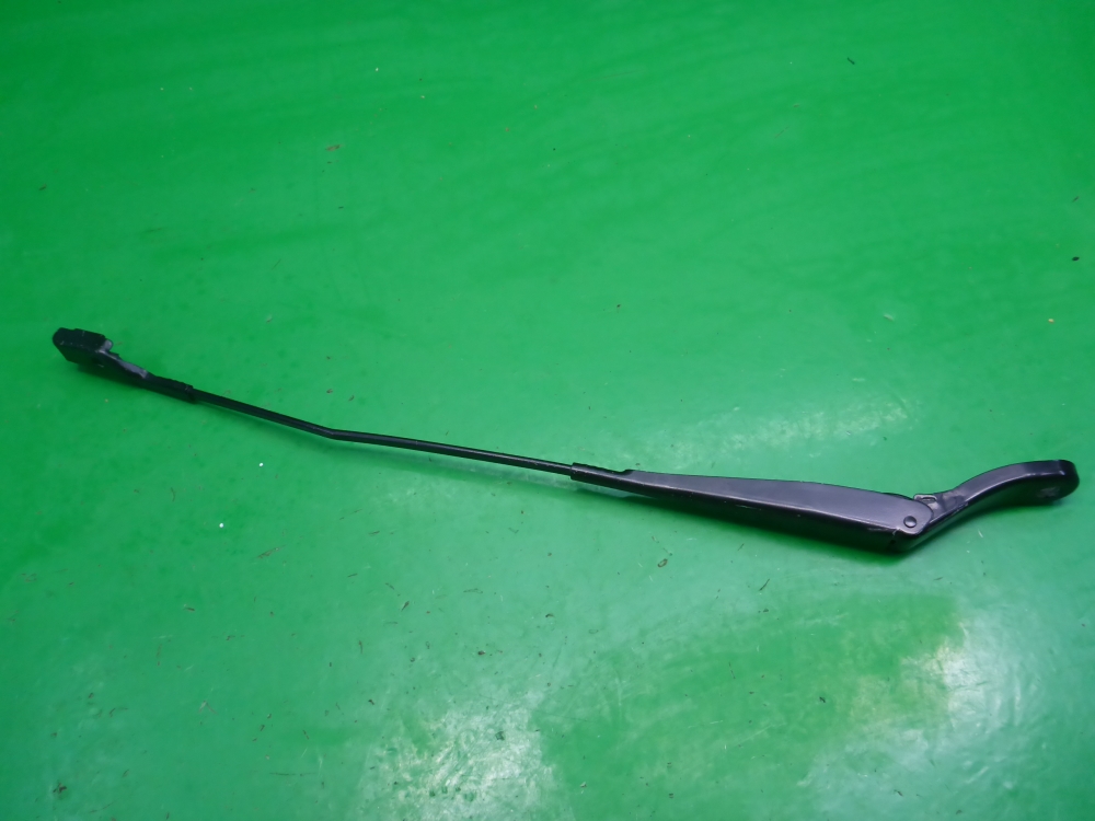 Поводок стеклоочистителя передний левый