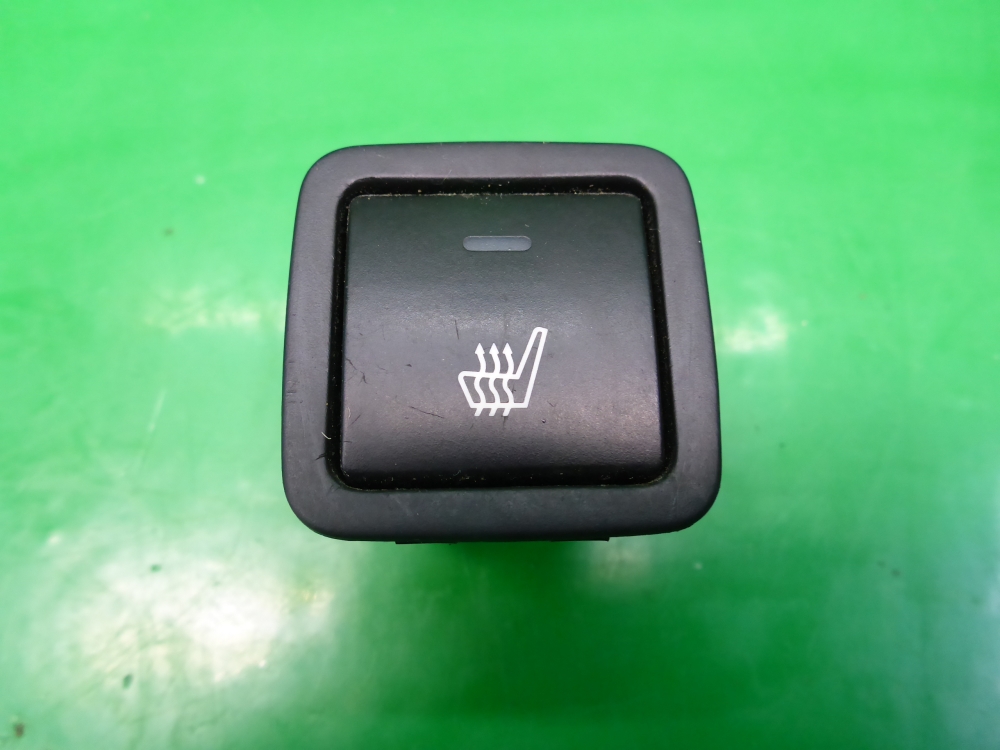 Кнопка обогрева сидений