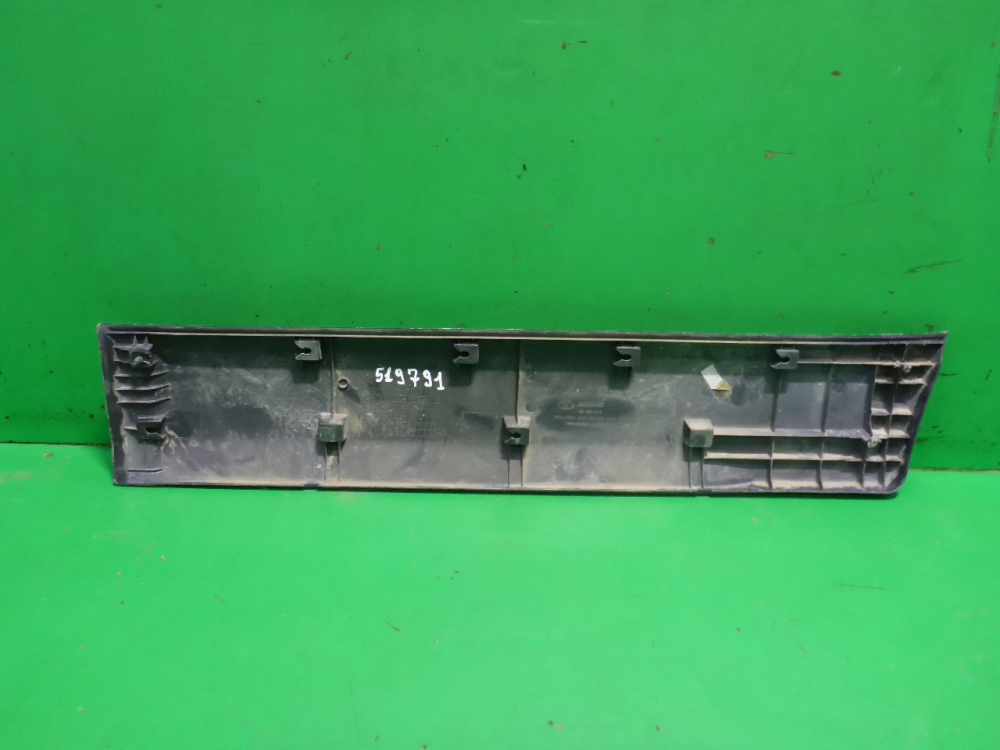 Накладка двери задней правой