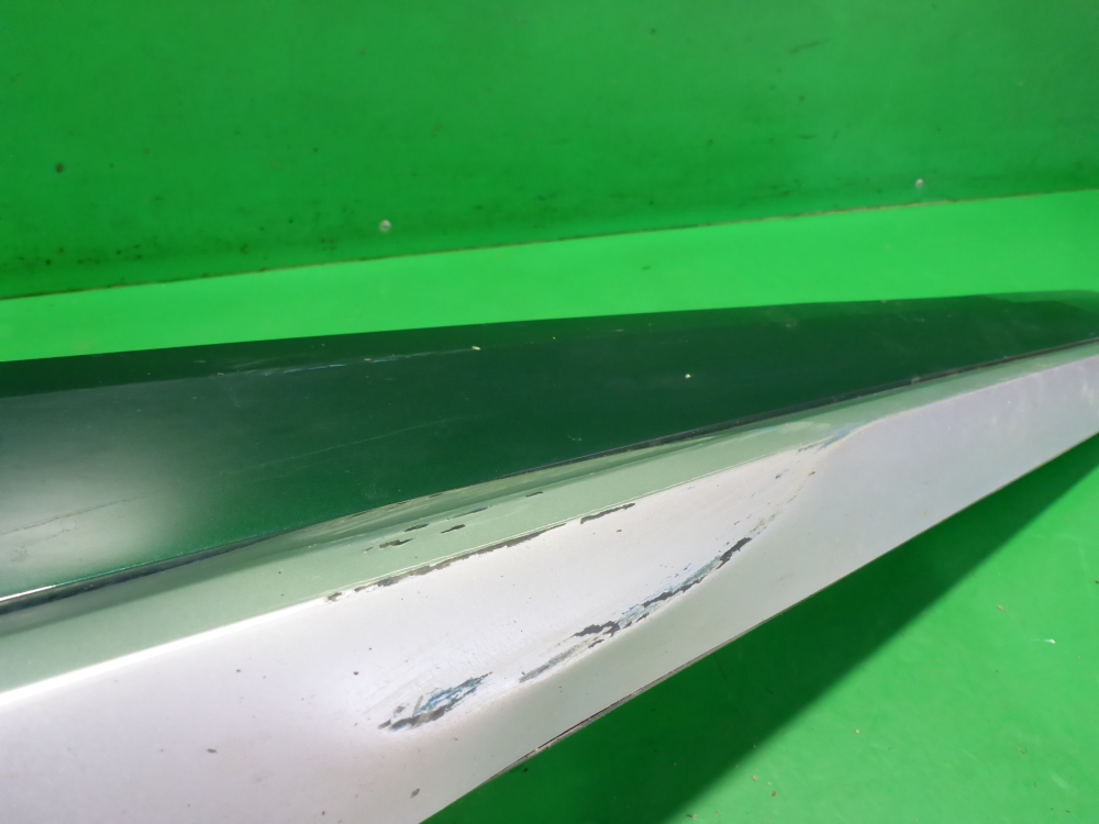 Накладка двери передней правой