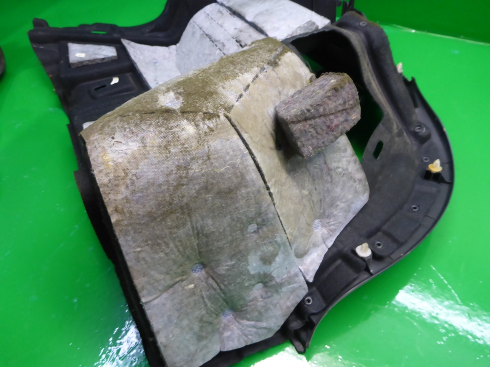 Обшивка багажника