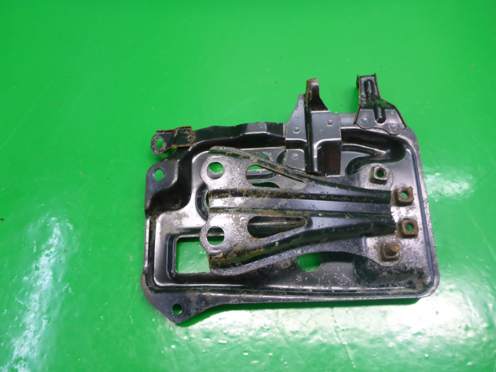 Площадка под аккумулятор (АКБ)