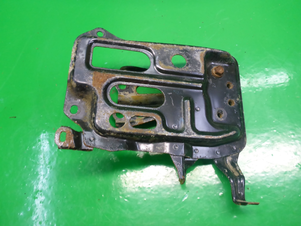 Площадка под аккумулятор (АКБ)