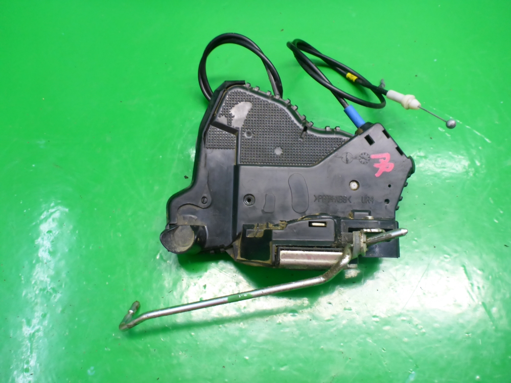 Замок двери передней правой