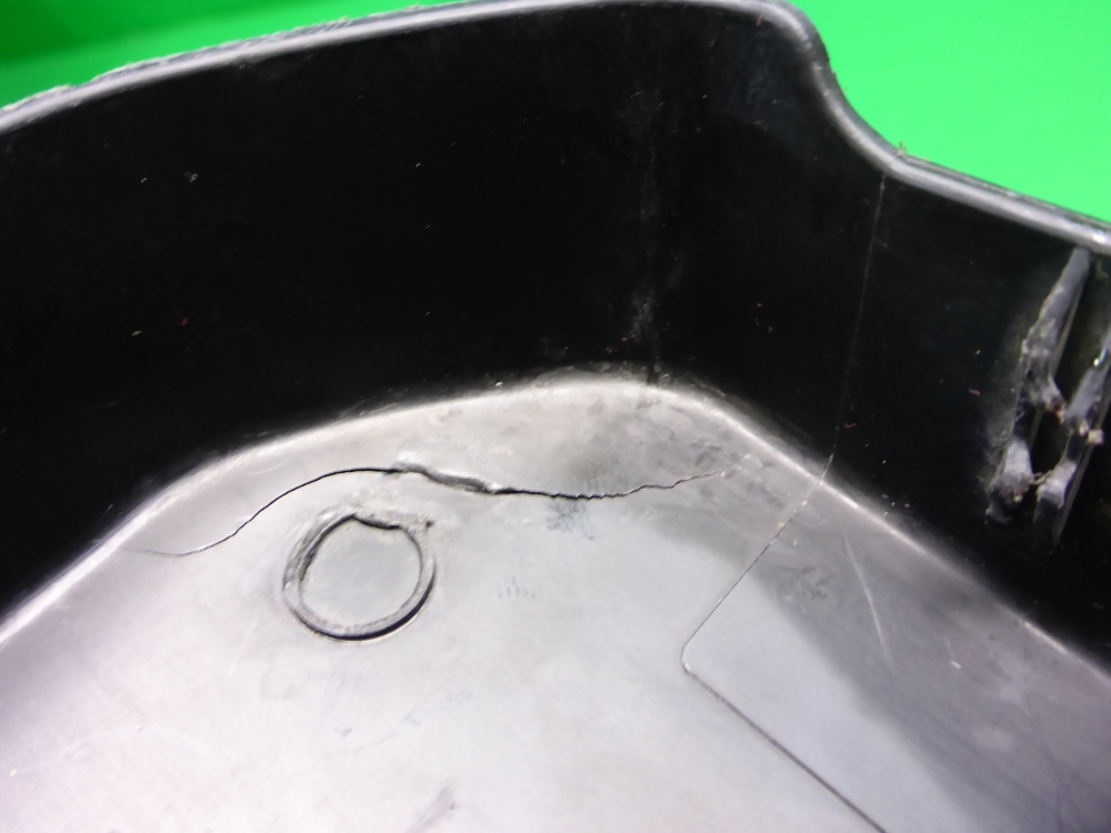 Крепление АКБ (корпус/подставка)