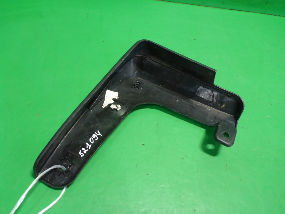 Брызговик передний правый