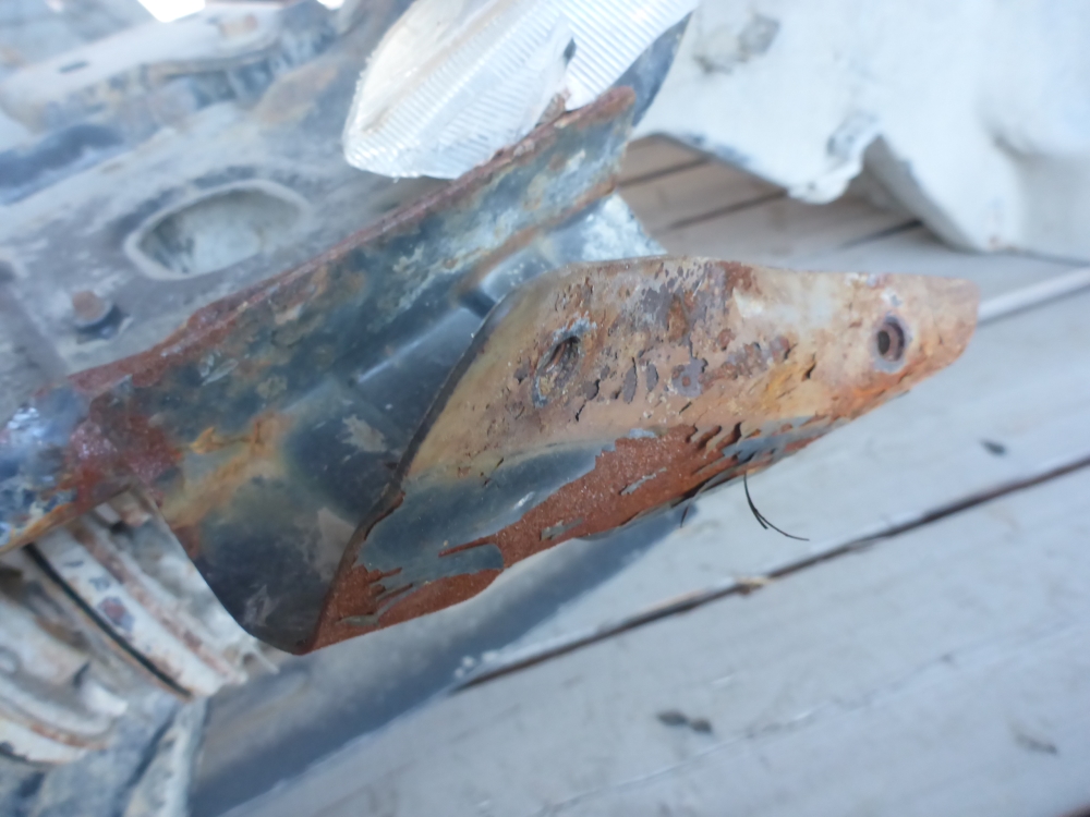 Лонжерон передний левый