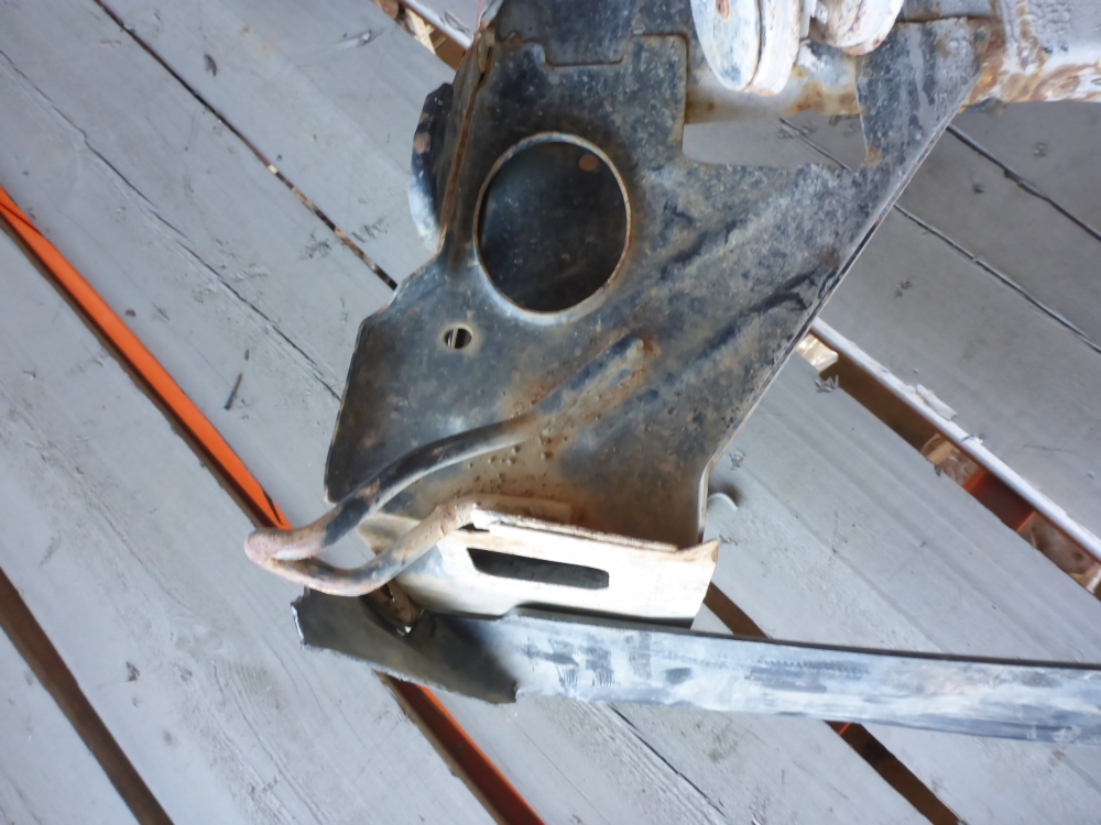 Лонжерон передний левый