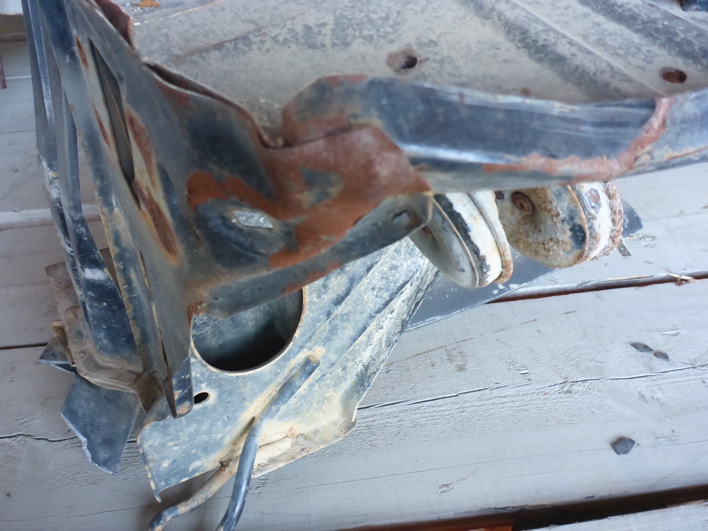 Лонжерон передний левый