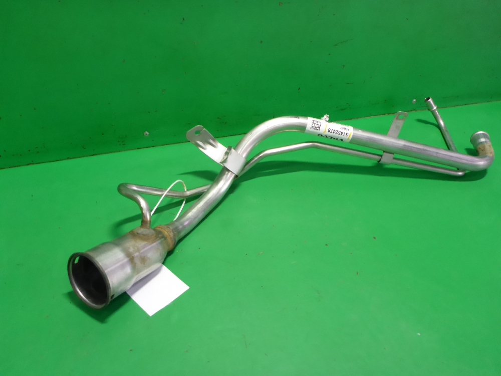 Горловина топливного бака