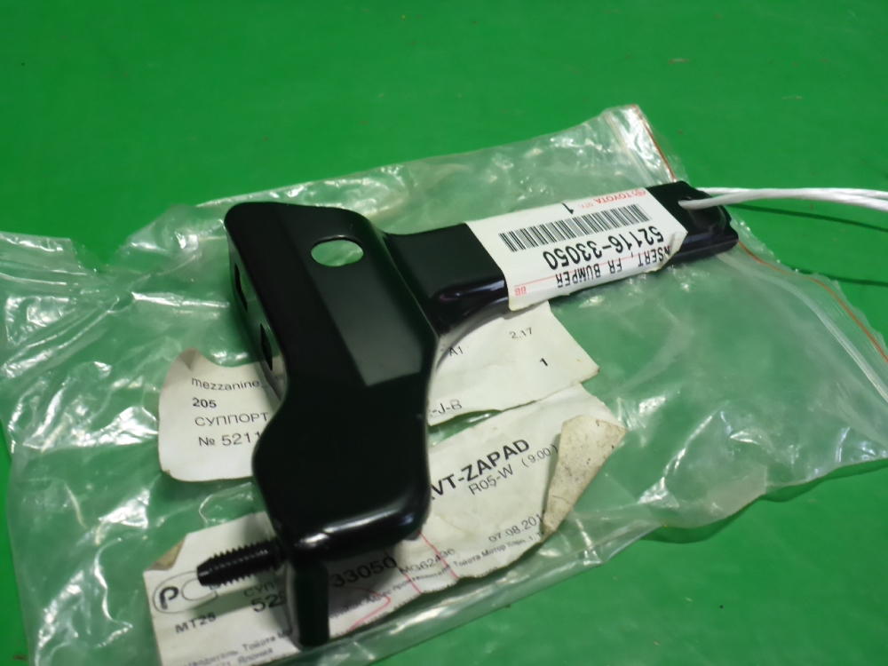 Кронштейн переднего бампера правый