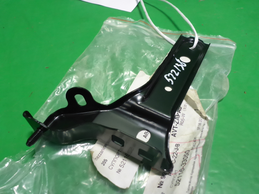 Кронштейн переднего бампера правый