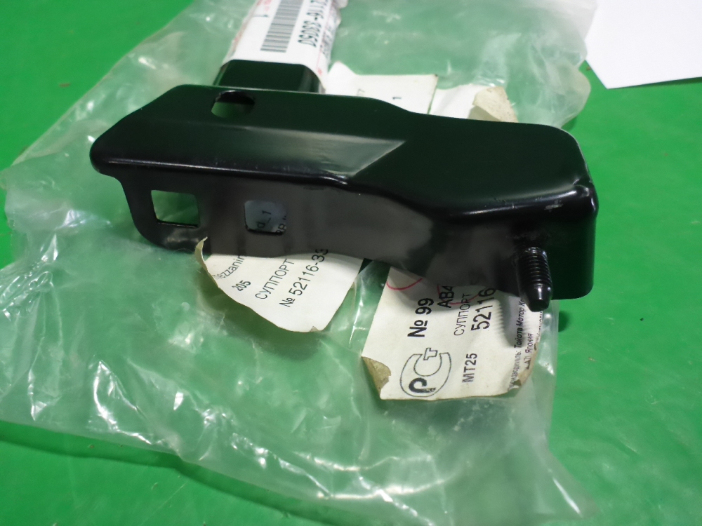 Кронштейн переднего бампера правый