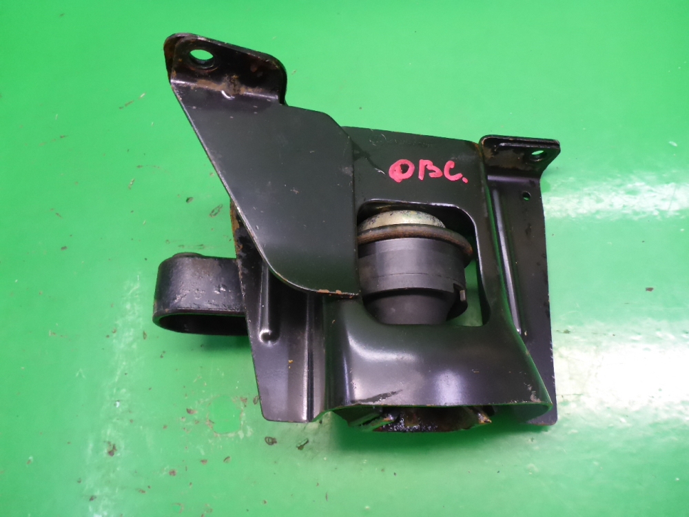 Кронштейн опоры двигателя