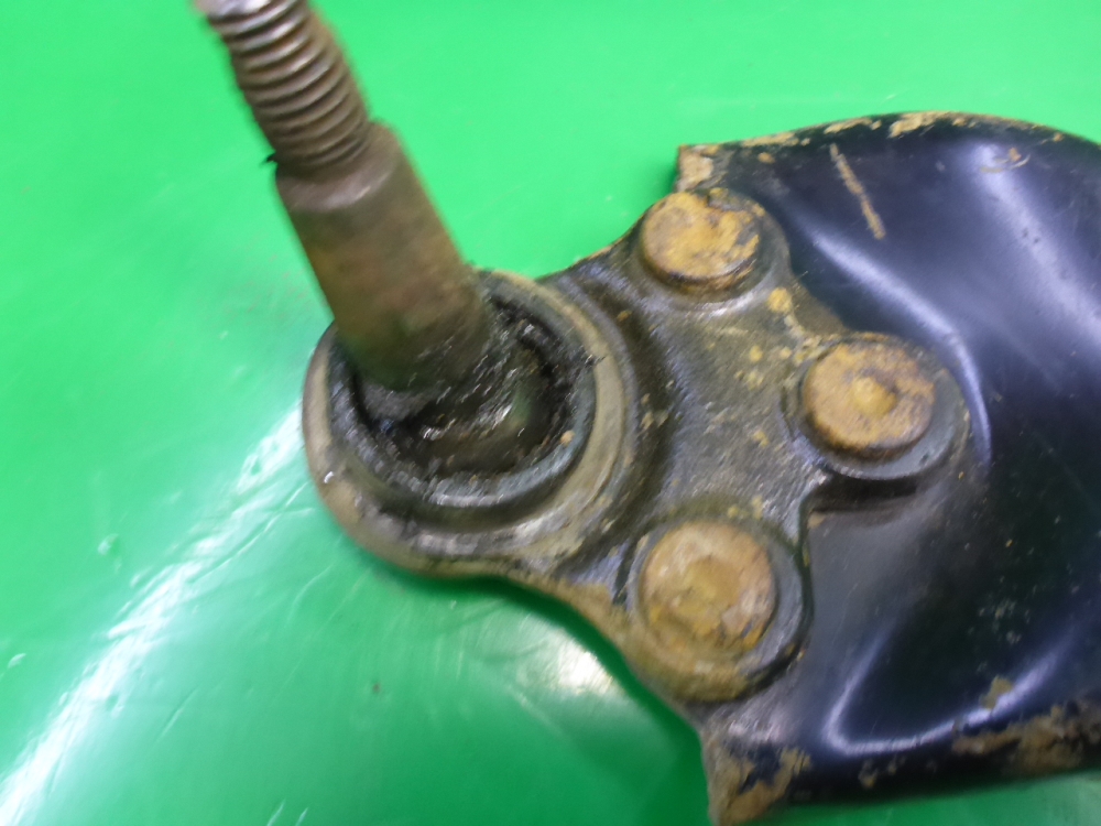 Рычаг передний левый