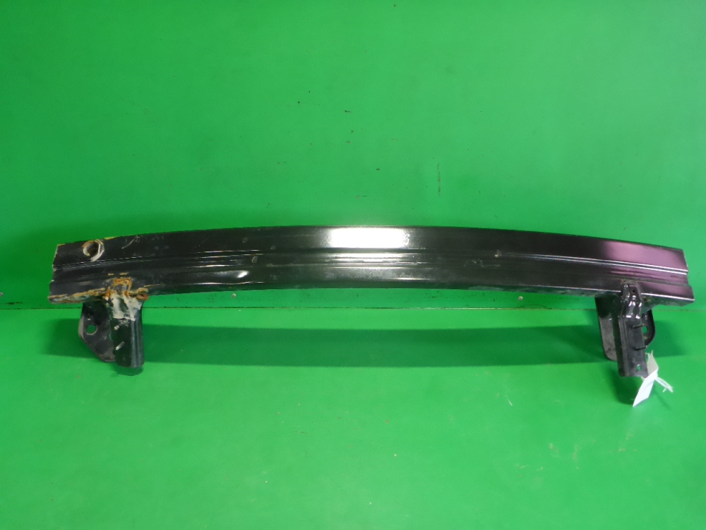 Усилитель переднего бампера