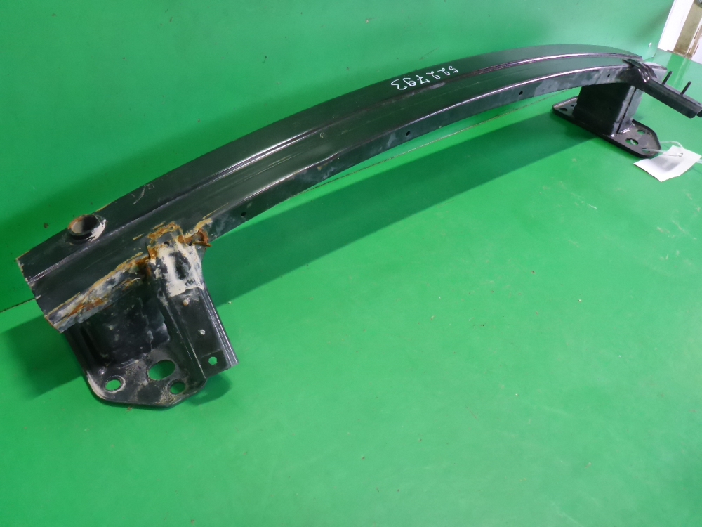 Усилитель переднего бампера