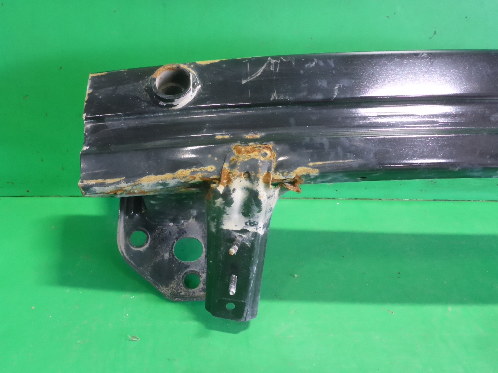 Усилитель переднего бампера