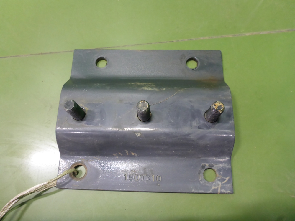 Кронштейн крепления топливного бака