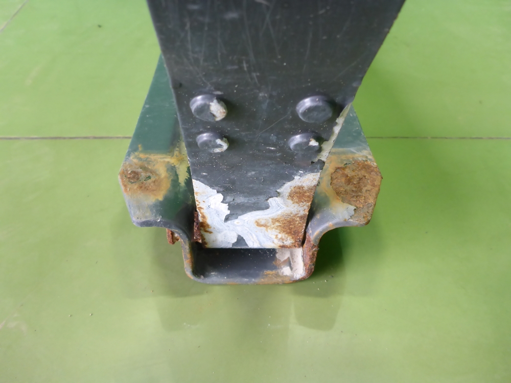 Кронштейн крепления топливного бака