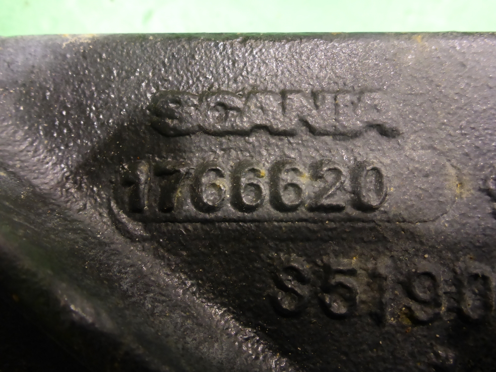 Кронштейн усилителя переднего бампера правый