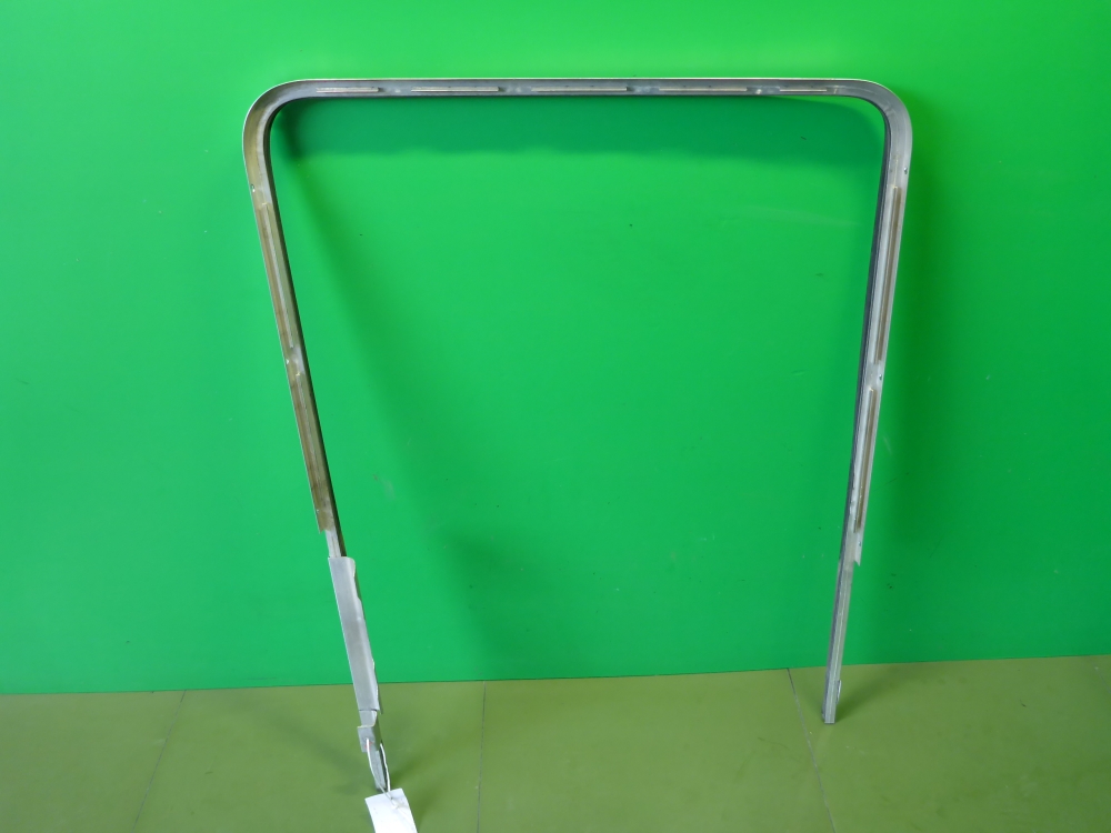 Направляющая стекла двери