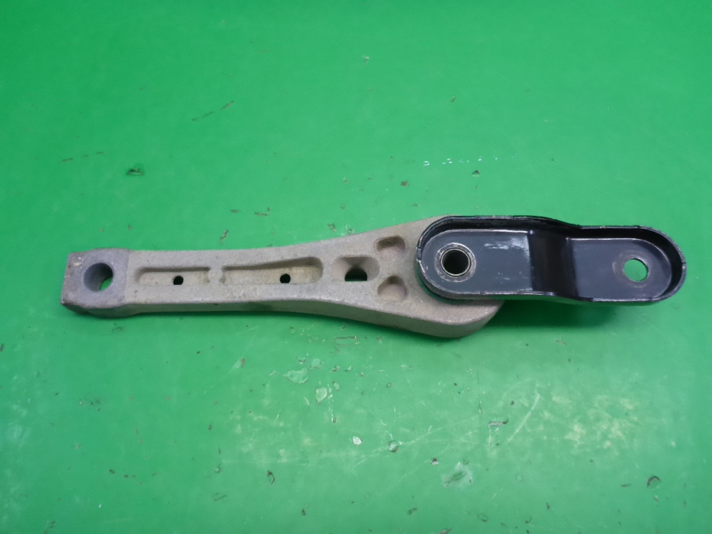 Опора двигателя задняя