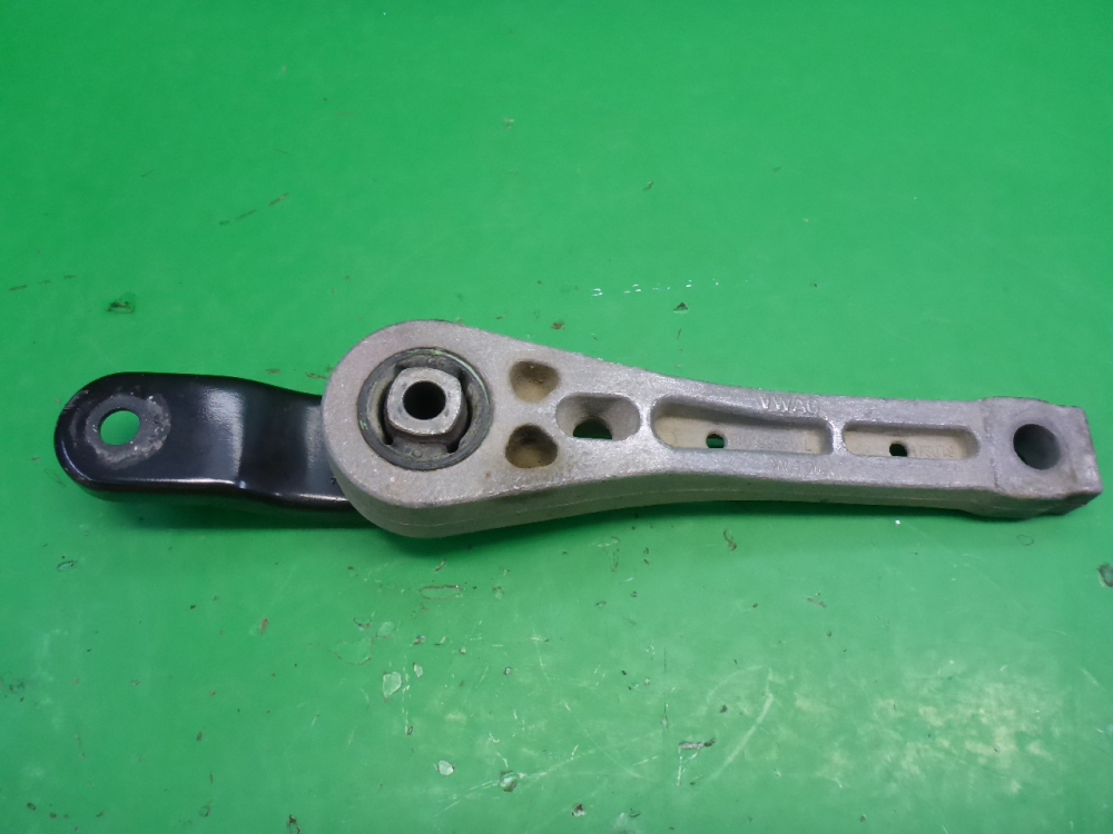 Опора двигателя задняя