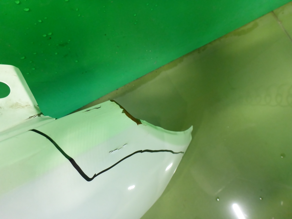 Крыло переднее правое