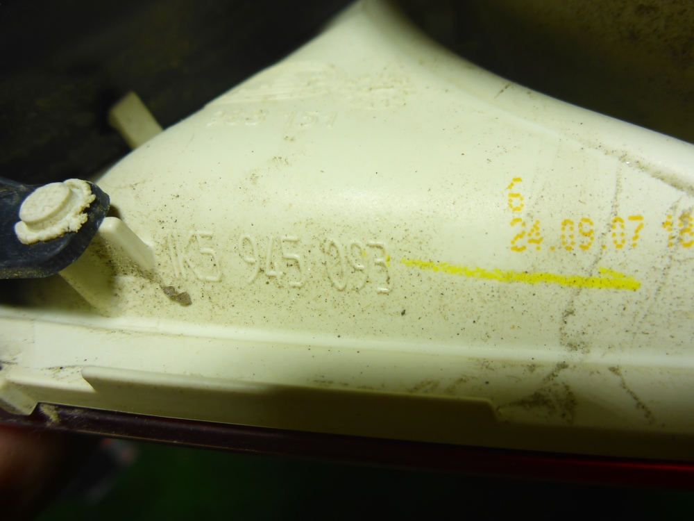 Фонарь задний внутренний левый