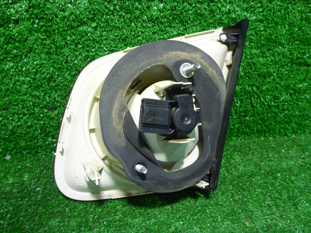 Фонарь задний внутренний левый