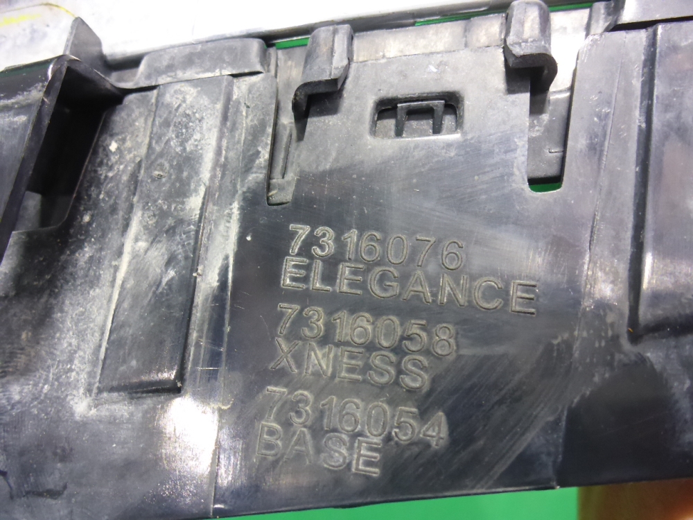 Решетка радиатора правая