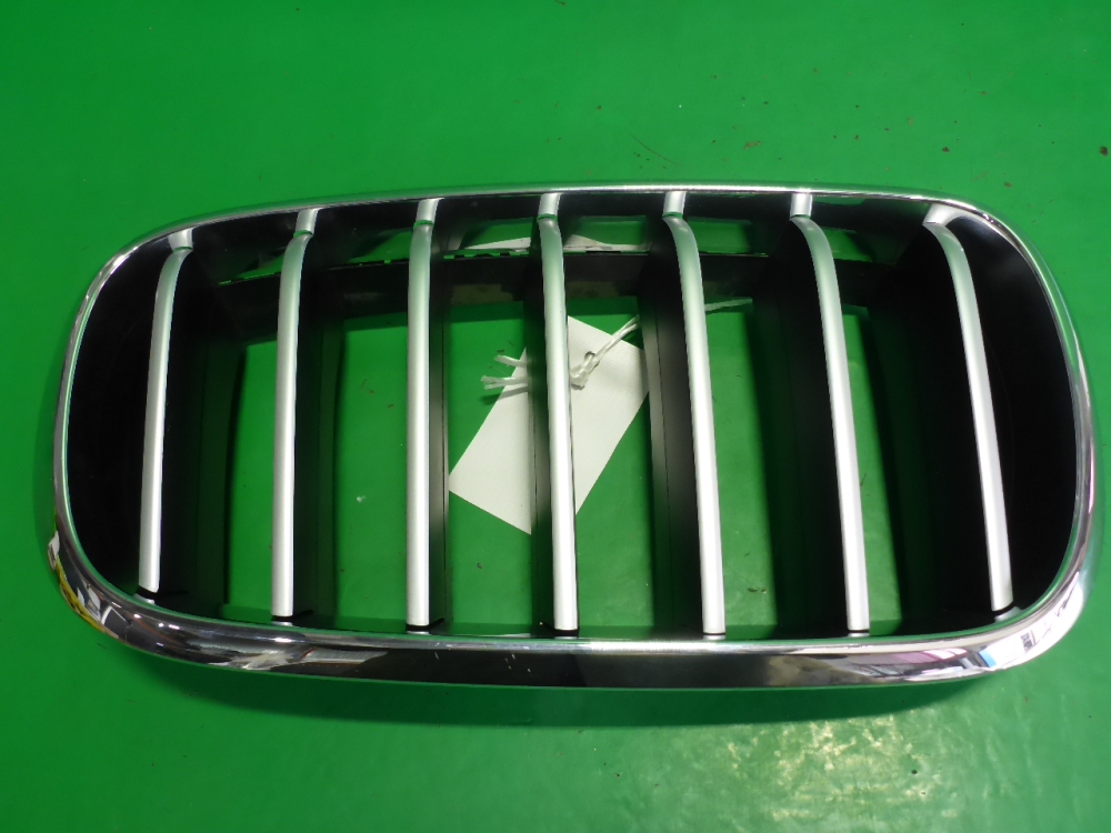 Решетка радиатора правая