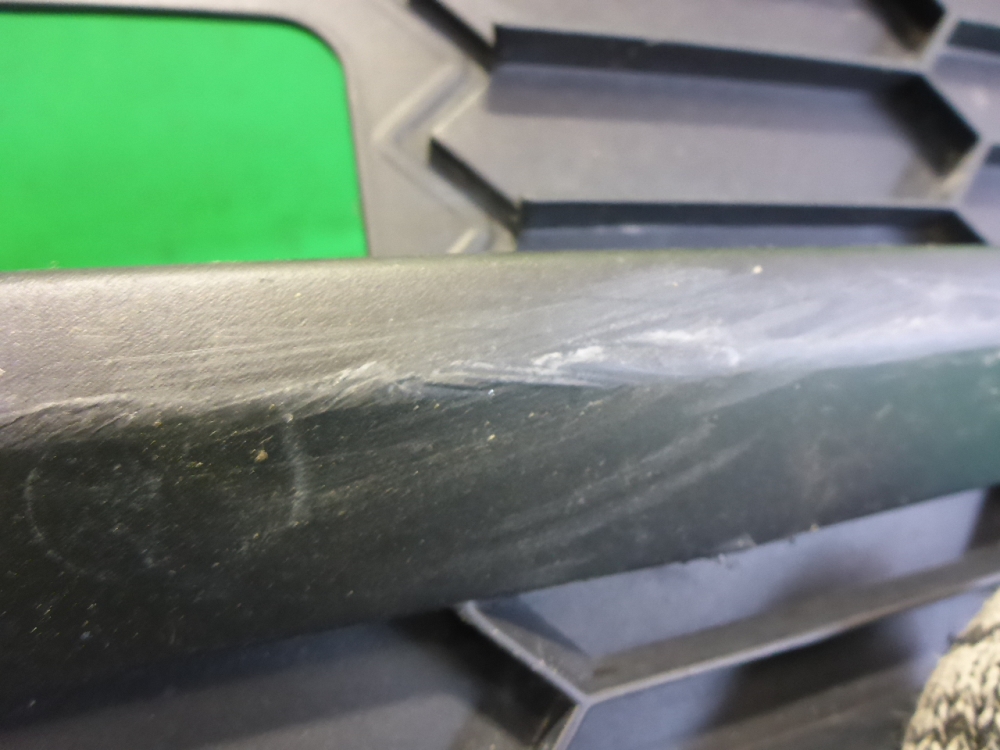 Решетка в бампер правая