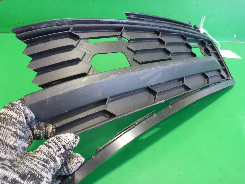 Решетка в бампер правая