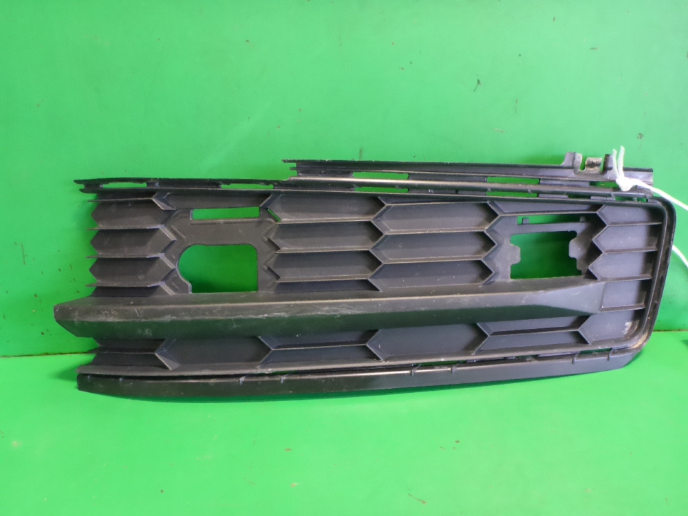 Решетка в бампер правая