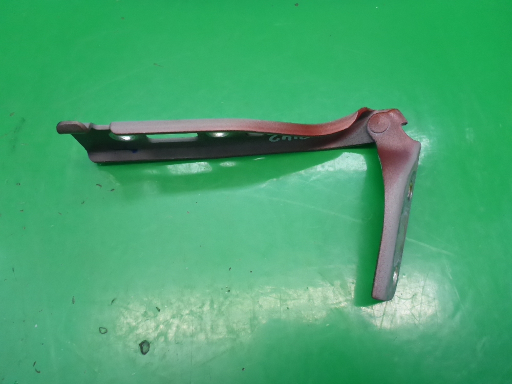 Петля капота правая