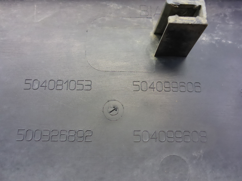 Накладка двери передней левой