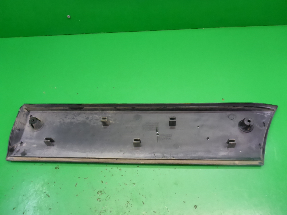 Накладка двери передней левой