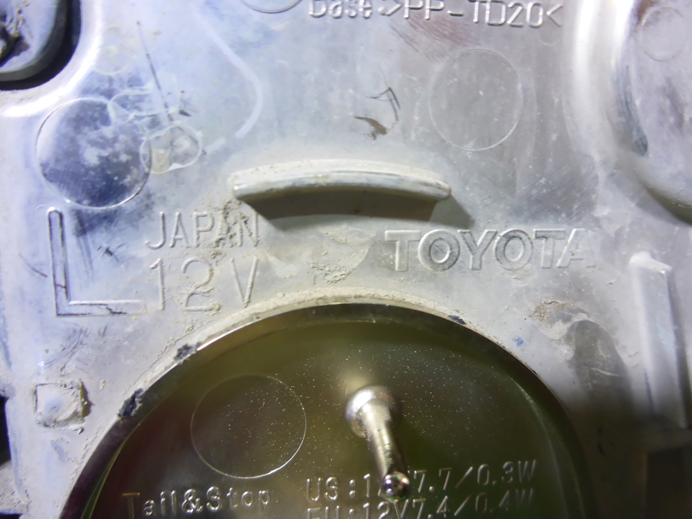 Фонарь задний наружный левый