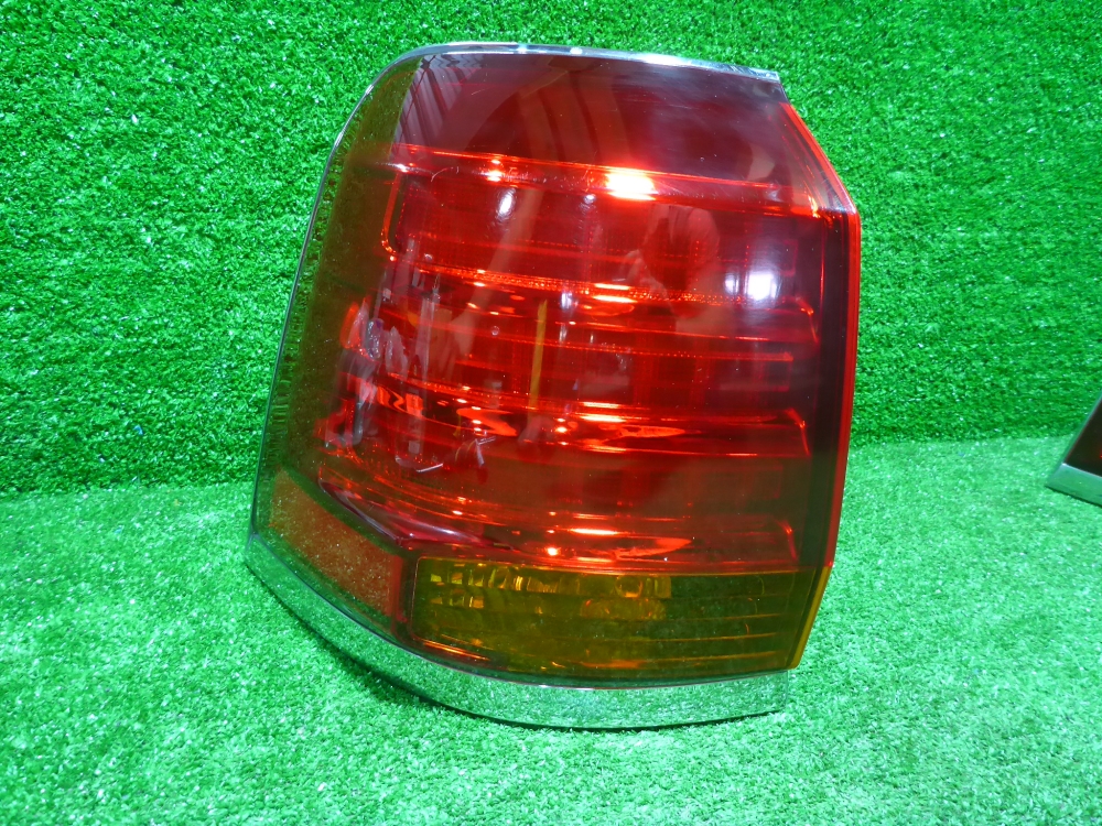 Фонарь задний наружный левый