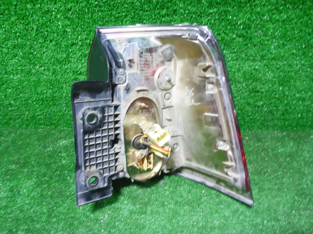 Фонарь задний наружный левый