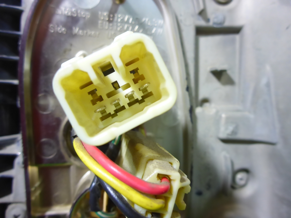 Фонарь задний наружный левый