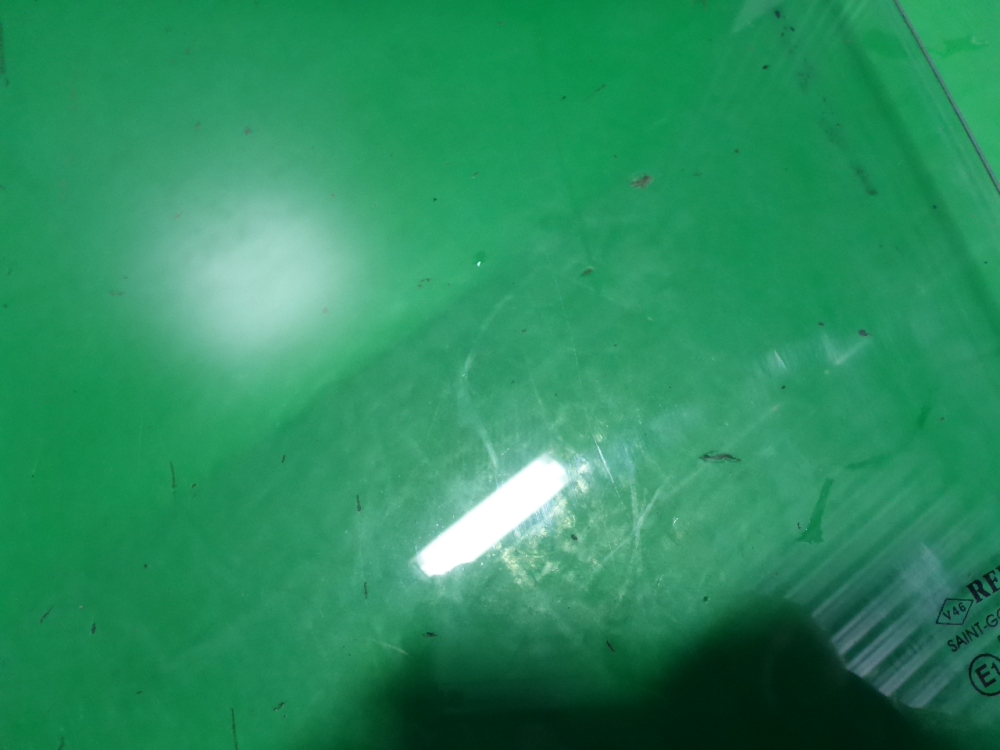 Стекло двери задней левой