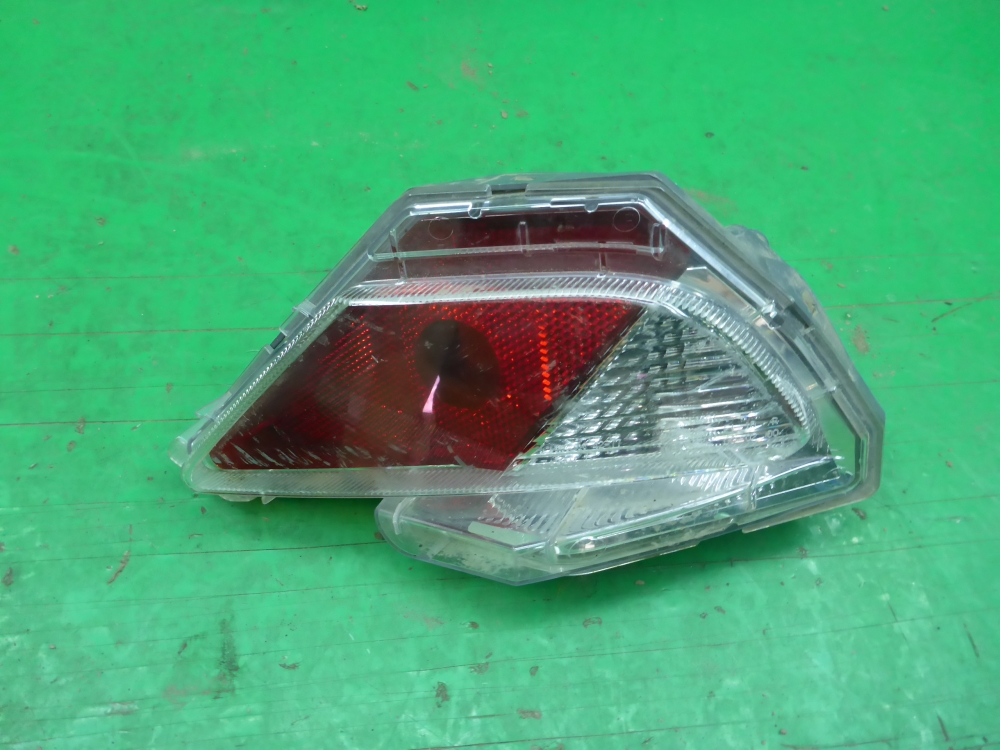 Фонарь задний в бампер правый