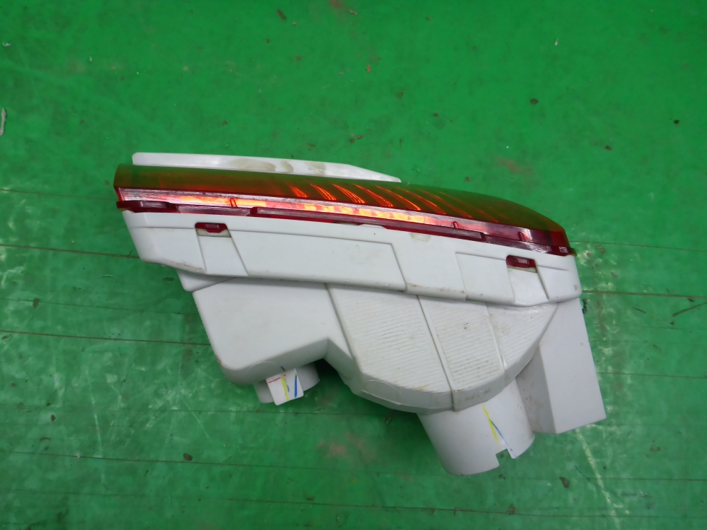 Фонарь задний в бампер правый