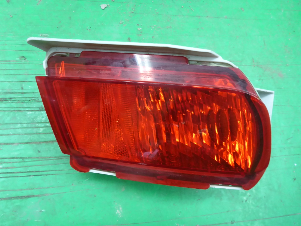 Фонарь задний в бампер правый