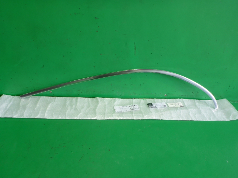 Накладка стекла заднего левого