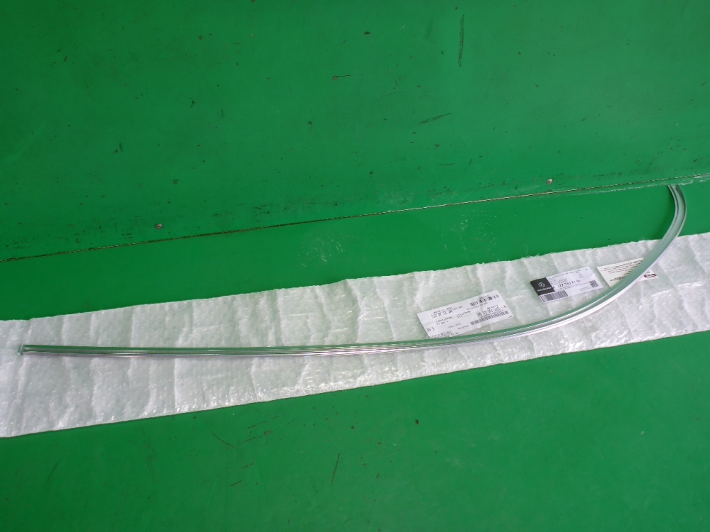 Накладка стекла заднего левого