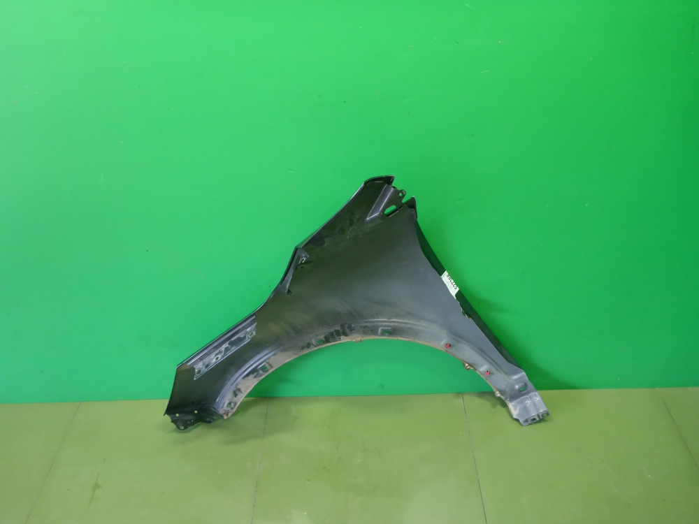 Крыло переднее правое